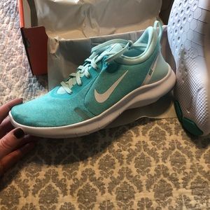 Womens Nike Flex Experience RN 8, size 10